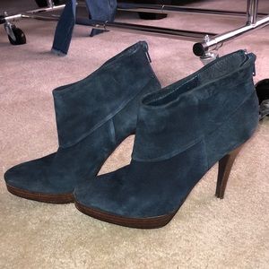 Steve Madden “Trisha” blue suede heeled booty
